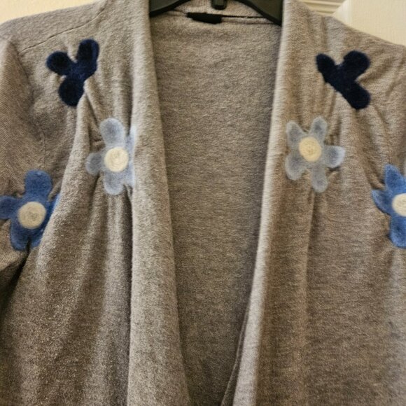 Aaeda boho cute grey cardigan sweater floral Lightweight Grannycore  Fun Soft M - Picture 5 of 11